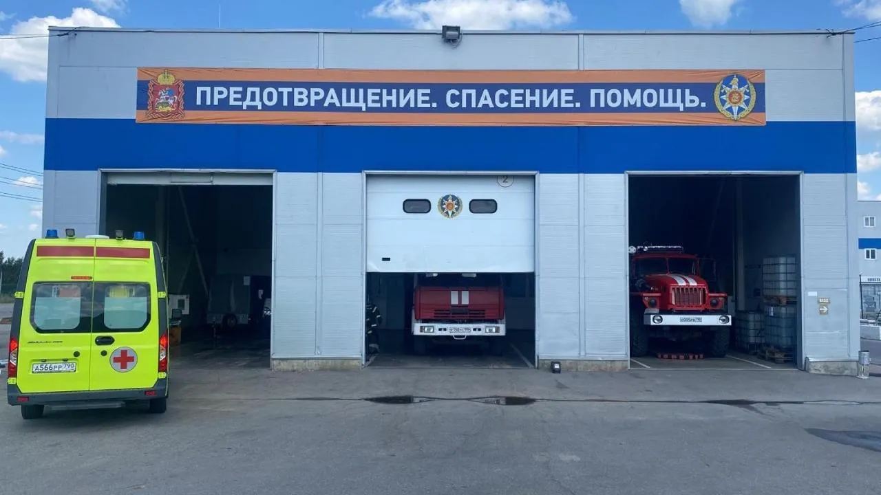 Подмосковные спасатели помогли водителю, которому стало плохо за рулем