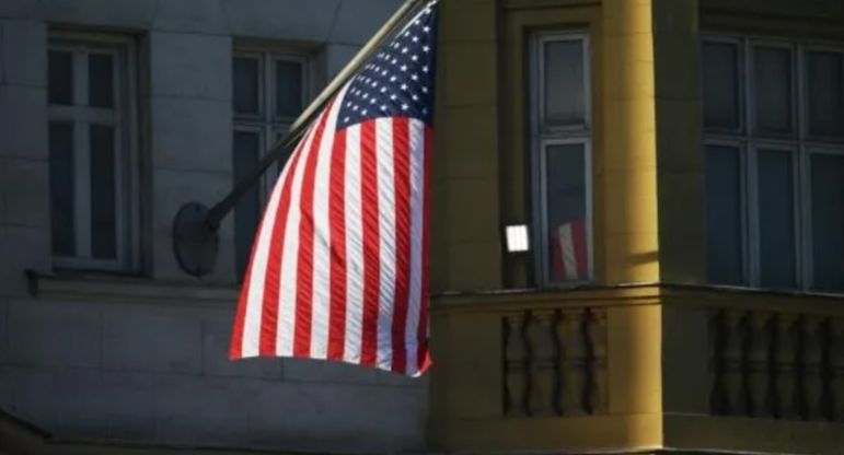 Кинологи проверяют штаб-квартиру Демпартии США в Вашингтоне после угрозы взрыва
