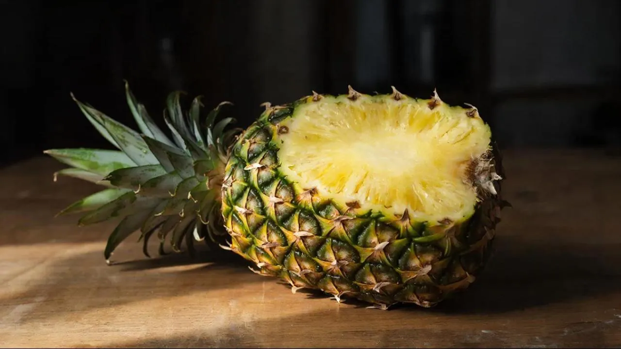 Как выбрать сладкий ананас: памятка для хозяек по хранению и сочетанию с продуктами