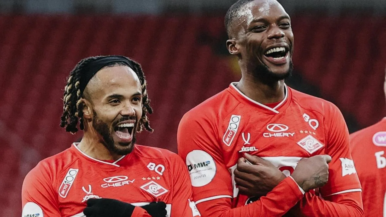 Тео Бонгонда (слева)