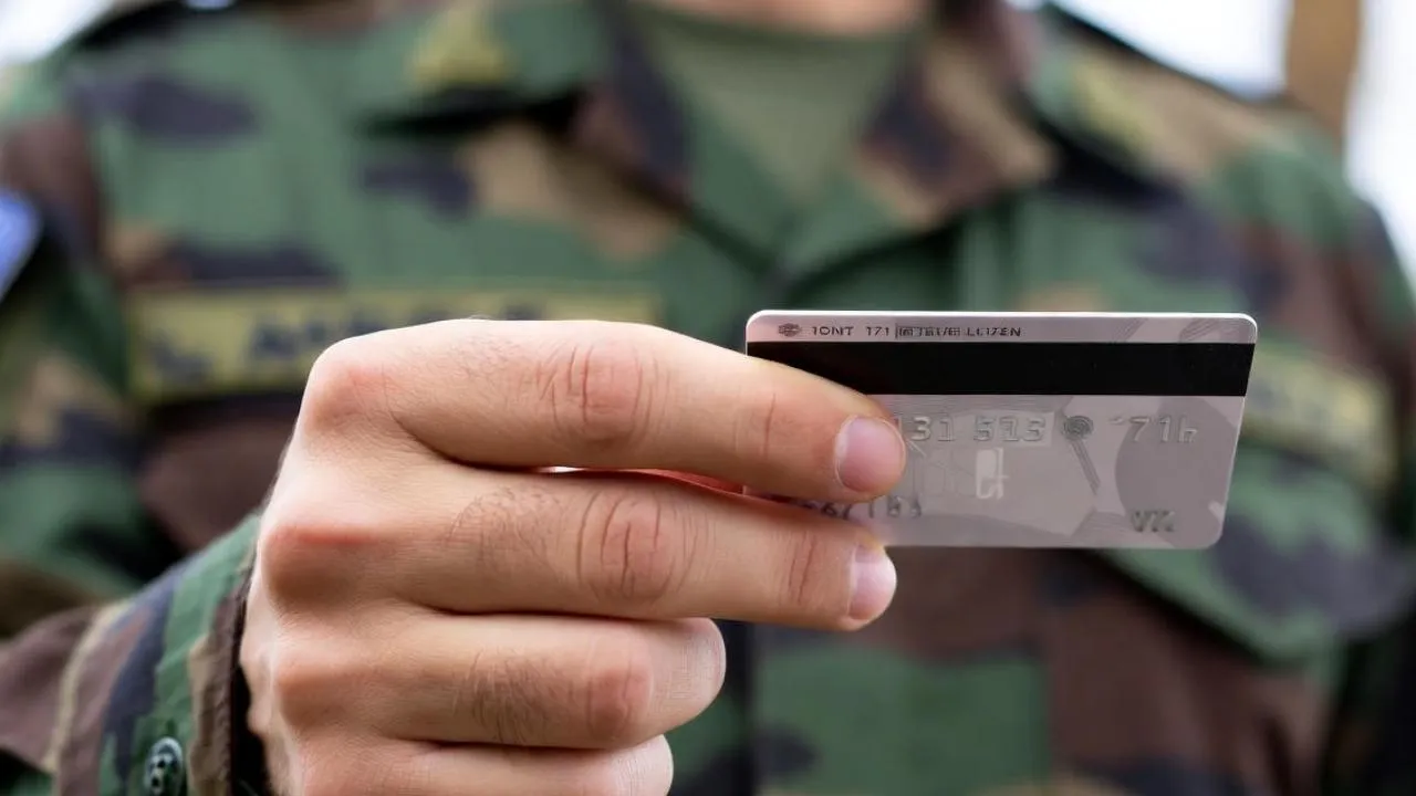 Боец СВО остался без денег: почему российский банк заблокировал счет военнослужащего?