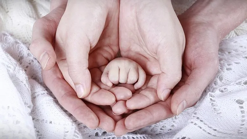Новорожденной девочке, весившей 470 граммов, найдут новую семью