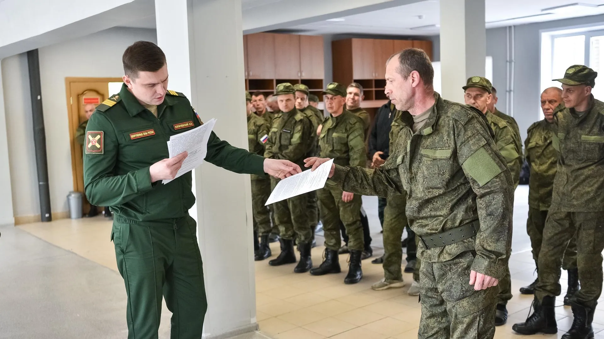 Необходимые для службы по контракту документы можно оформить в пункте отбора бойцов в Балашихе