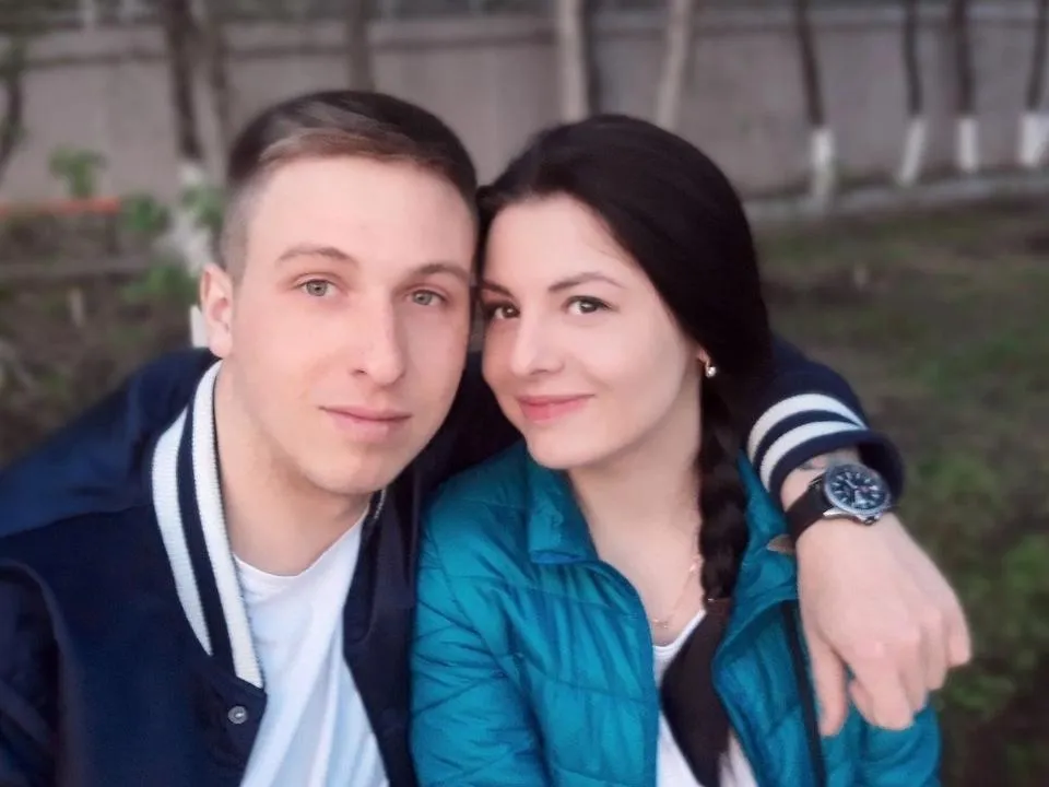 «Попал в засаду в нашу годовщину»: невеста погибшего бойца СВО частично потеряла память из-за горя
