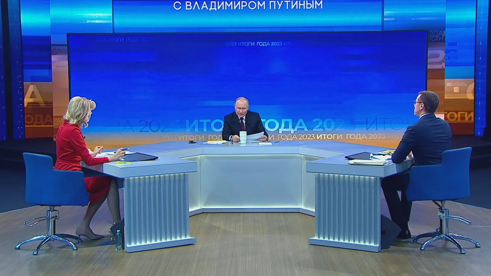 Фото: Прямая линия с Владимиром Путиным