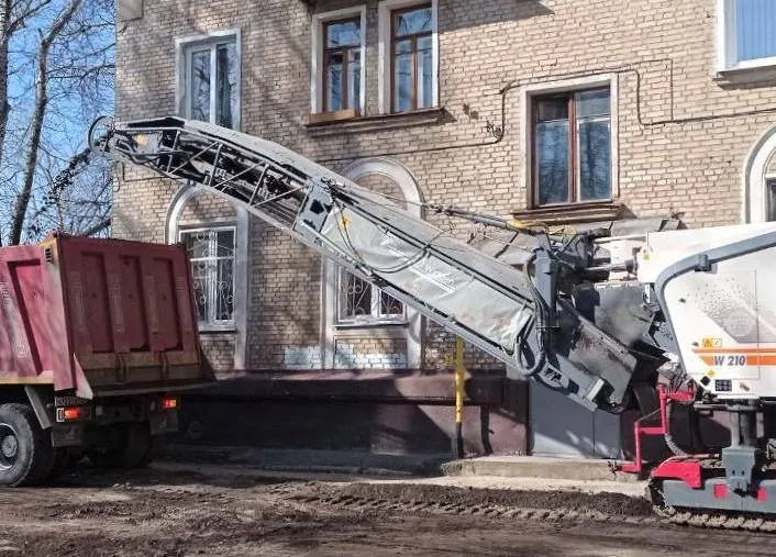 Ямочный ремонт в электростальском дворе. Фото: телеканал ВРТ