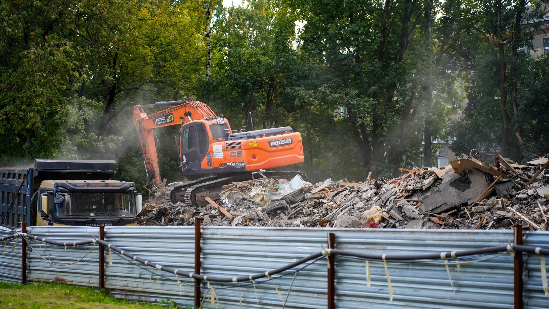 Удар по должникам: Госдума разрешила забирать последние деньги за квартиру