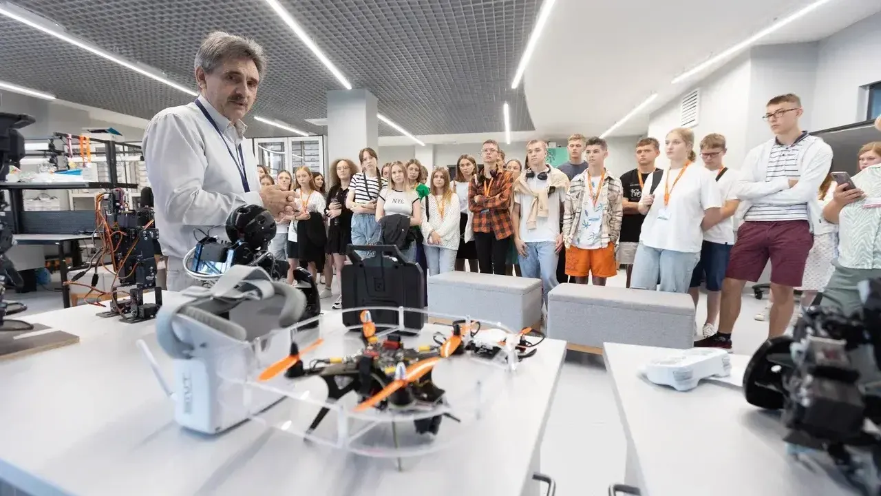 Делегация белорусских школьников посетила Технопарк Физтех-лицея имени П. Л. Капицы в Долгопрудном
