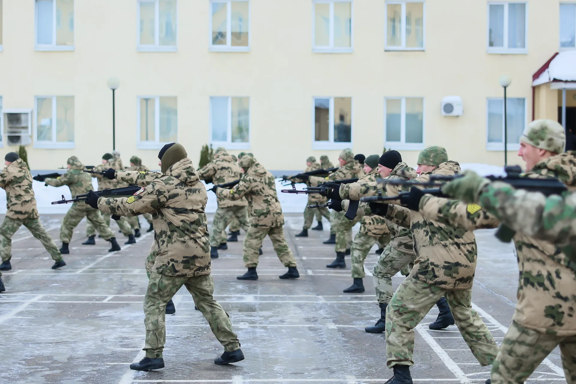 Губернатор встретился с военнослужащими Центра специального назначения «Витязь»