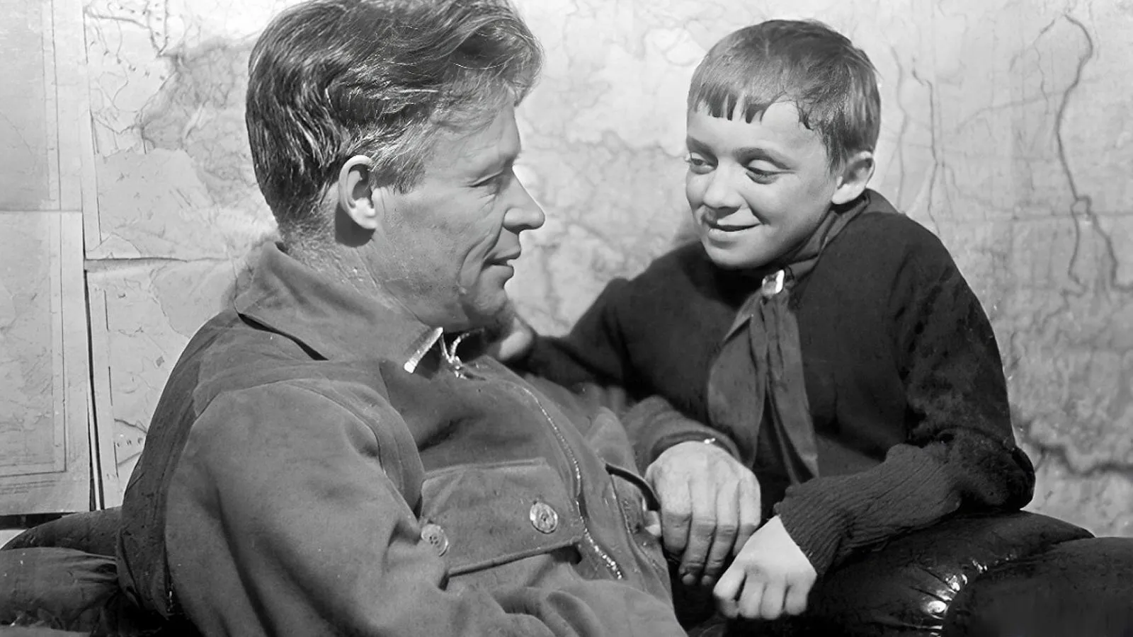 Герой Советского Союза Василий Молоков с сыном Валерием. 1934 год. Владислав Микоша