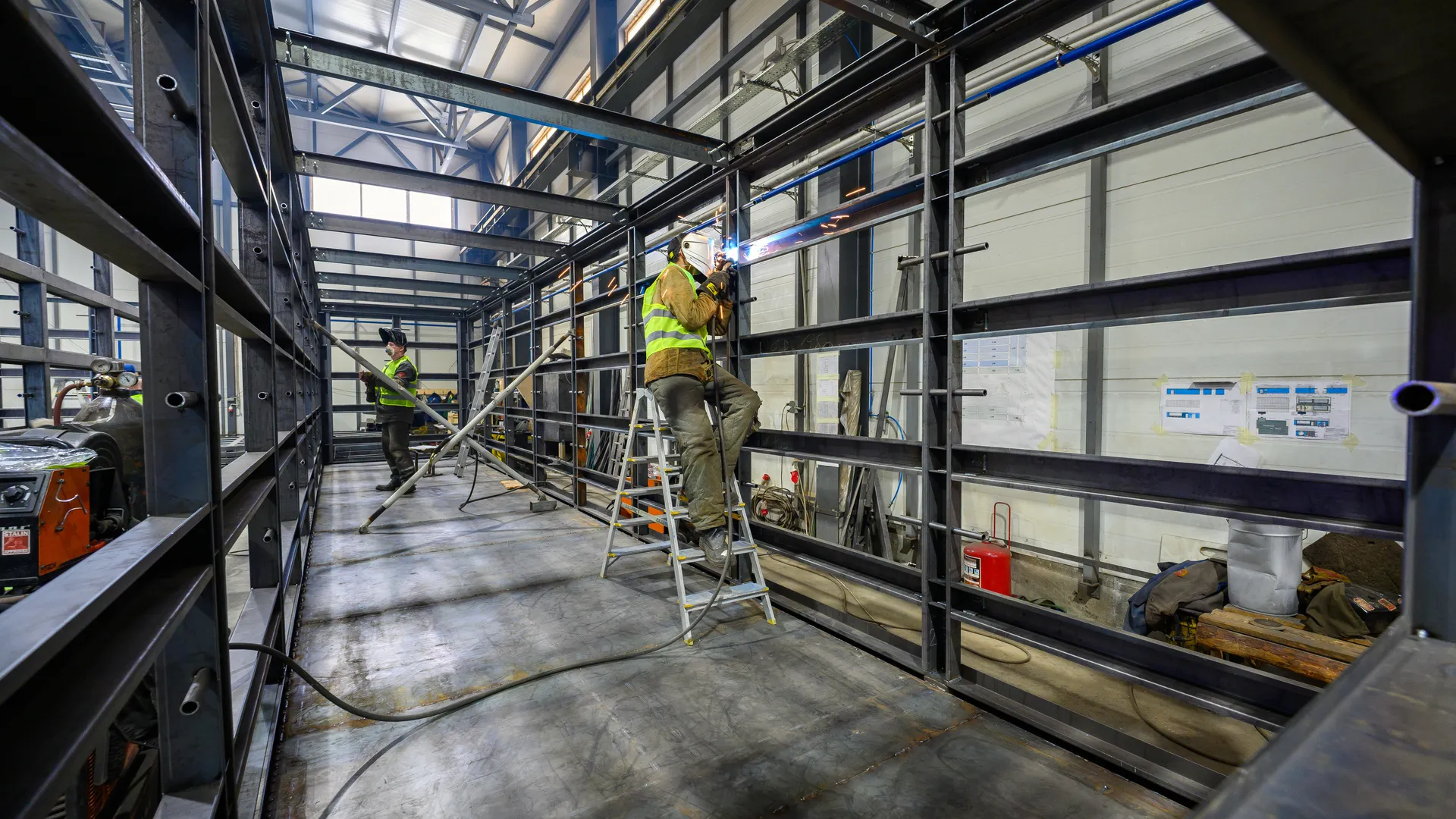 Цех компании «БиоПроект Пересвет»: производство емкостей, очистных сооружений и насосных станций из стеклопластика