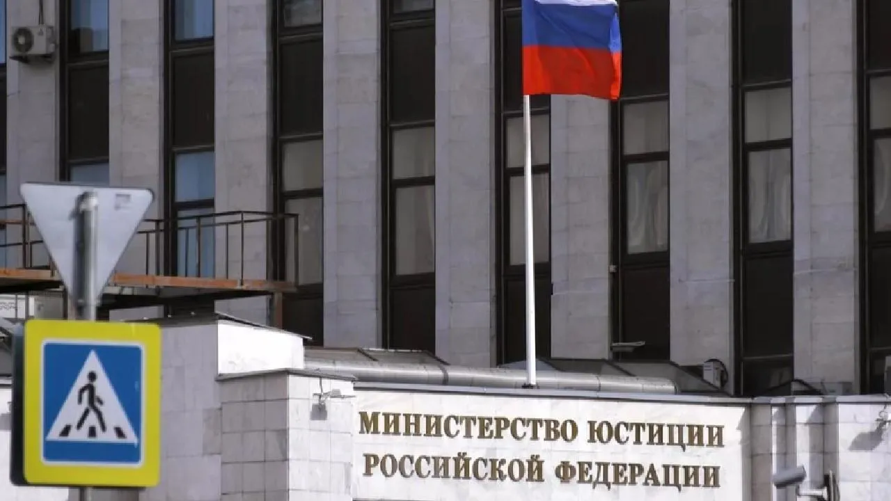 Музыкант Семен Слепаков* и блогер Илья Варламов* потребовали снять с них статус иноагентов