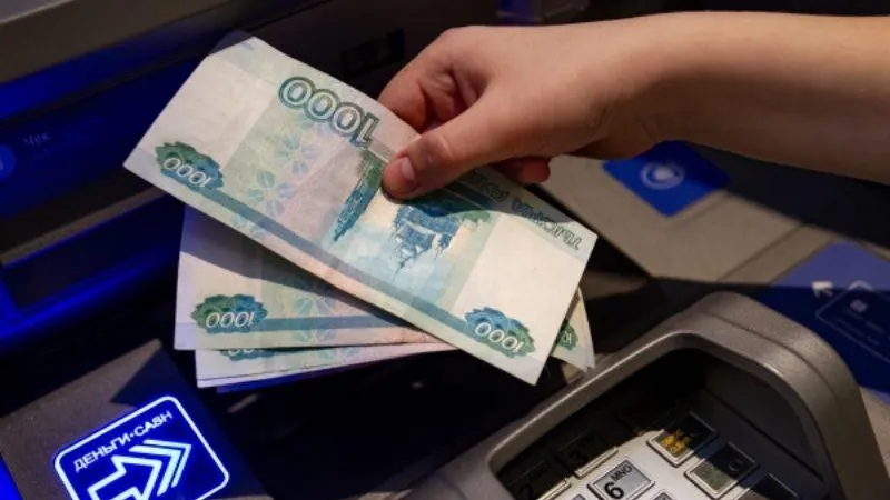 Эксперт по валютному рынку отметил, что рубль взял курс на ослабление 