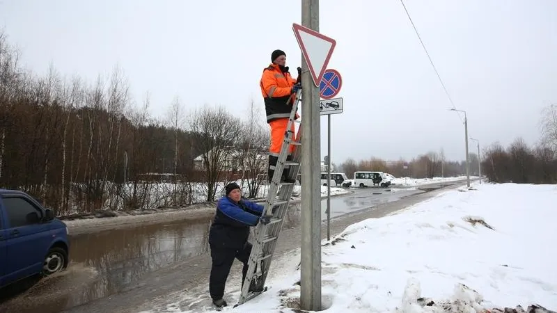 Двести тридцать дорожных знаков заменили в Балашихе с начала  года