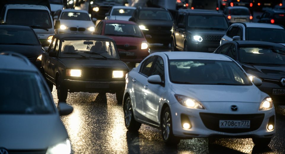 Пробки на дорогах Подмосковья оценили в 4 балла вечером 2 июля