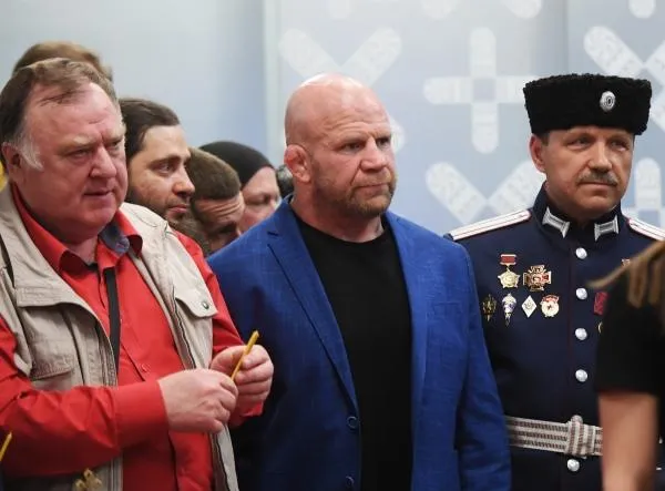 Джефф Монсон во время встречи Благодатного огня в аэропорту «Внуково»
