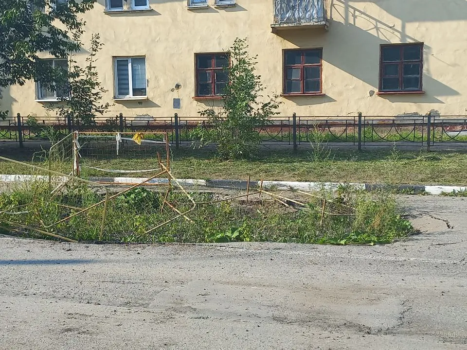 «Провал» на улице Тевосяна, сентябрь 2024 года. Фото: REGIONS/Олег Книжник