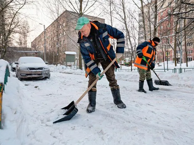 Подмосковные коммунальщики борются с последствиями снежного циклона «Валли»