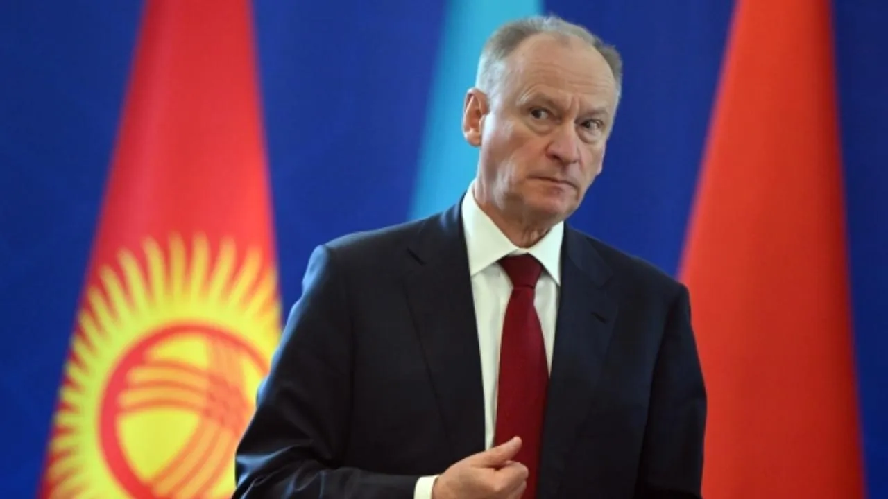 Патрушев:  Запад боится мощи России, но стремится взять под контроль ее богатства