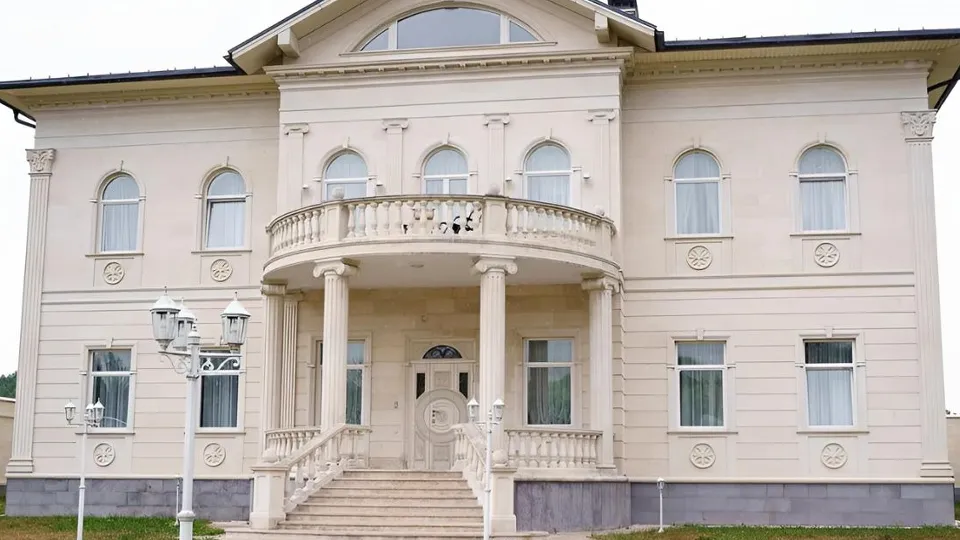 Фото: городская доска купли-продажи недвижимости