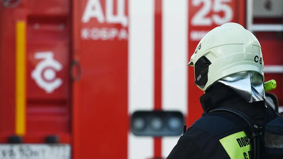 В Сеть выложили кадры горящего дома со строителями внутри во Фрязине, пламя охватило все этажи