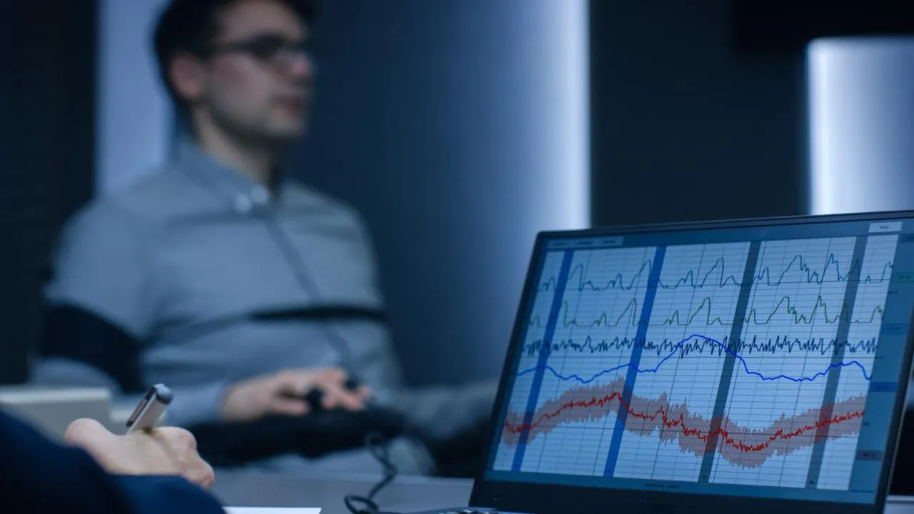 Тест на «вылет» из ЗАГСа: невесты в Подмосковье прогоняют женихов через детектор лжи