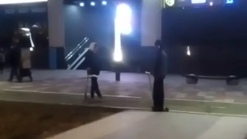 Полиция проверяет инцидент с катанием подростков по памятнику маршалу Неделину в Одинцово