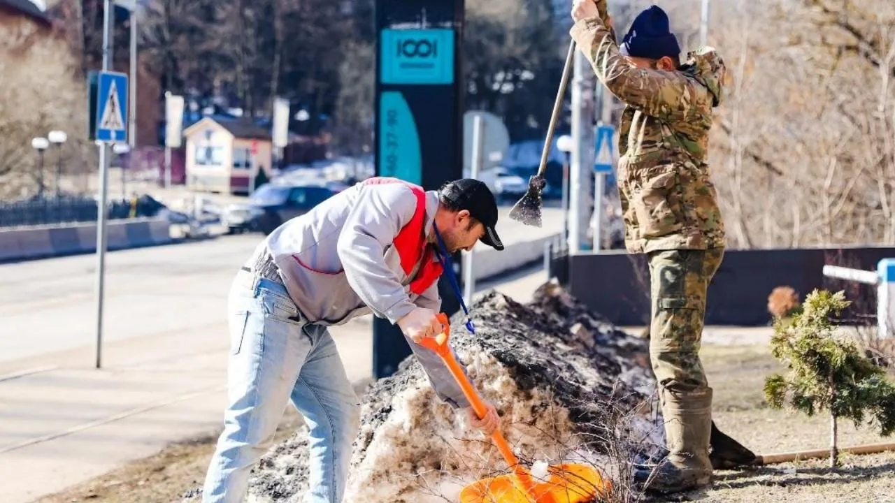 В Химках предприятия начали весенние субботники
