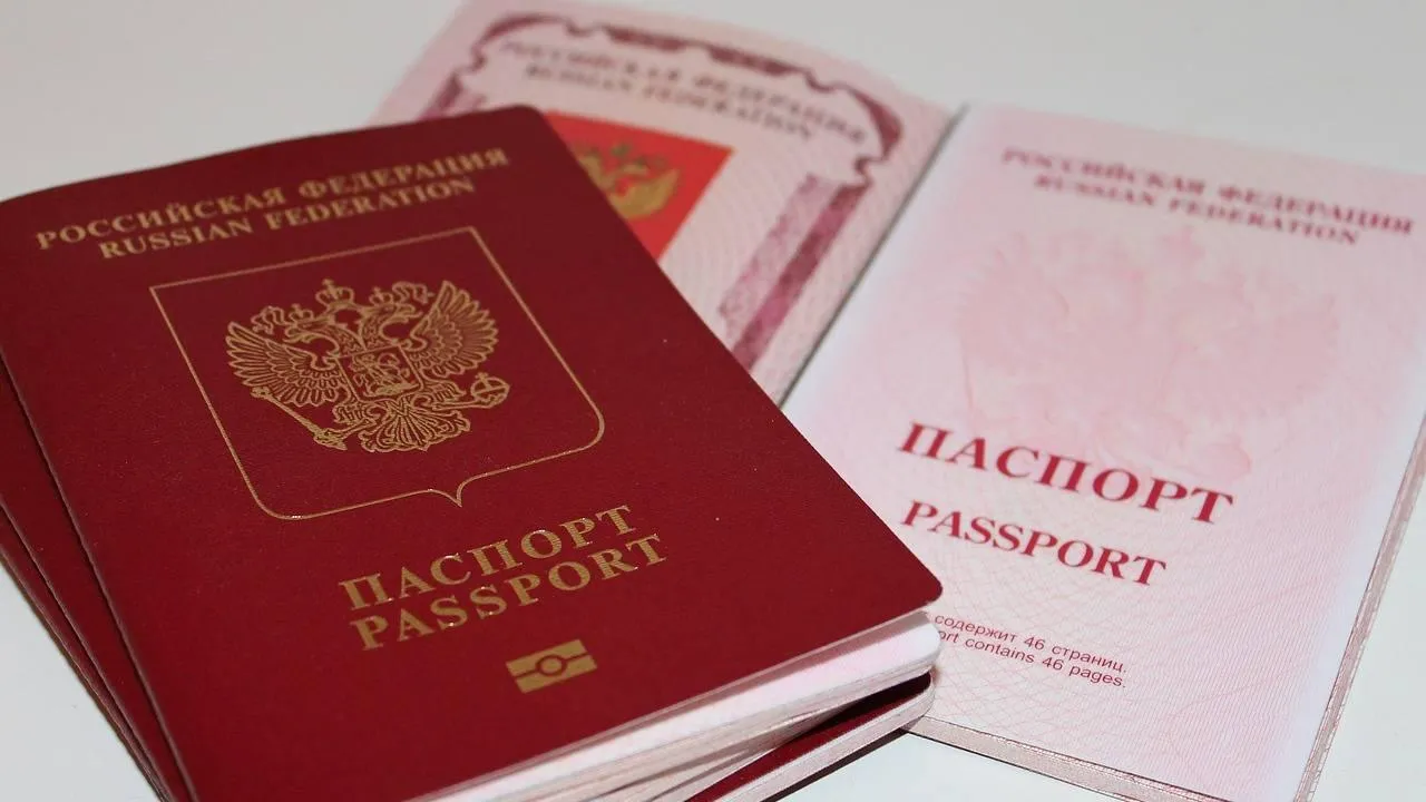 У россиян начали изымать паспорта при пересечении границы РФ
