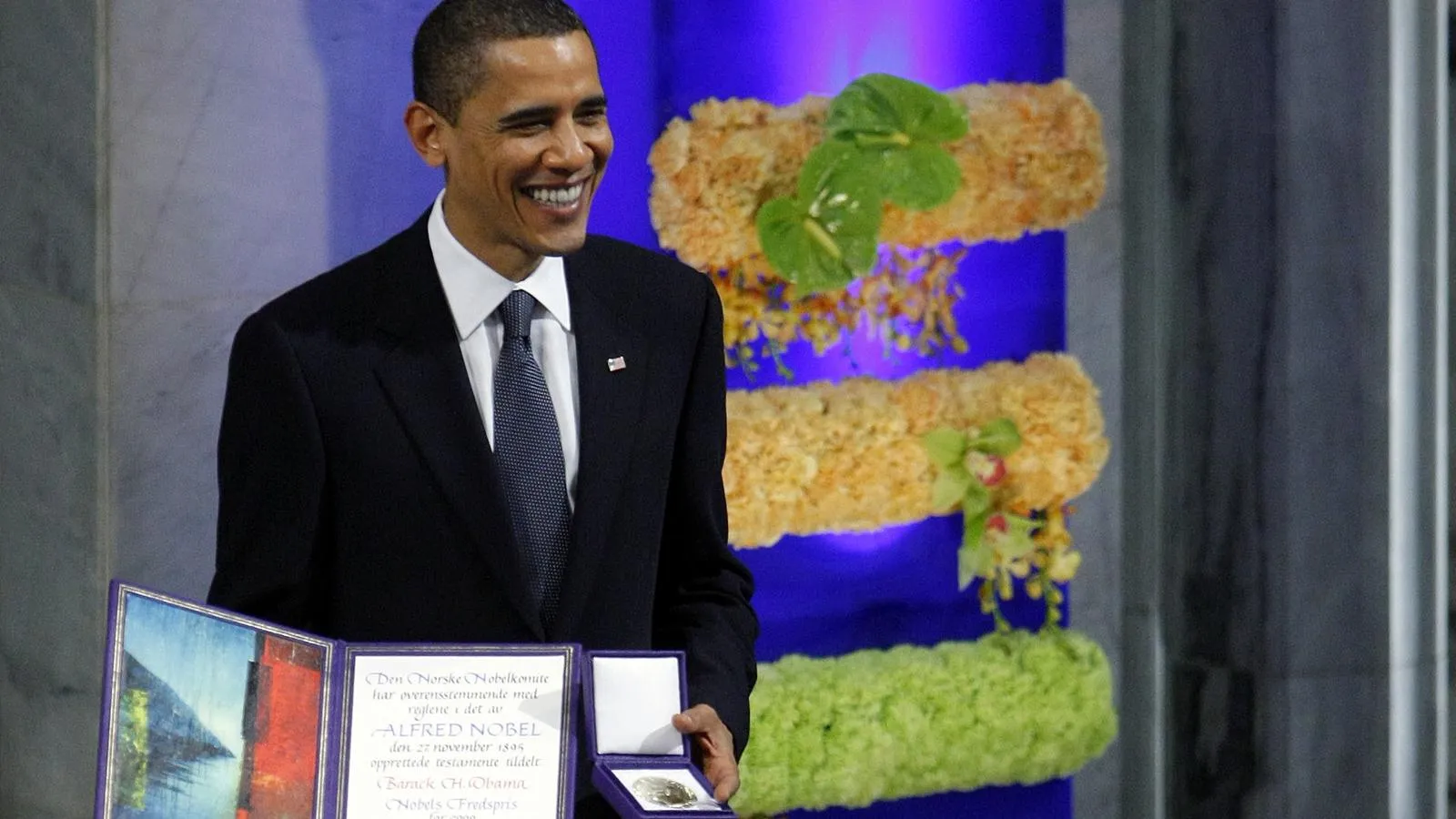 44-й президент США Барак Обама получает Нобелевскую премию мира, 2009 год. Xinhua