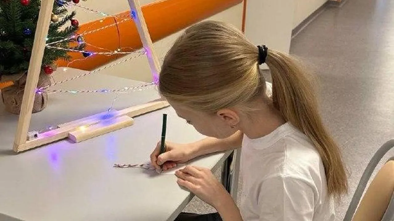 Акция «Елка пожеланий» стартовала в НИКИ детства