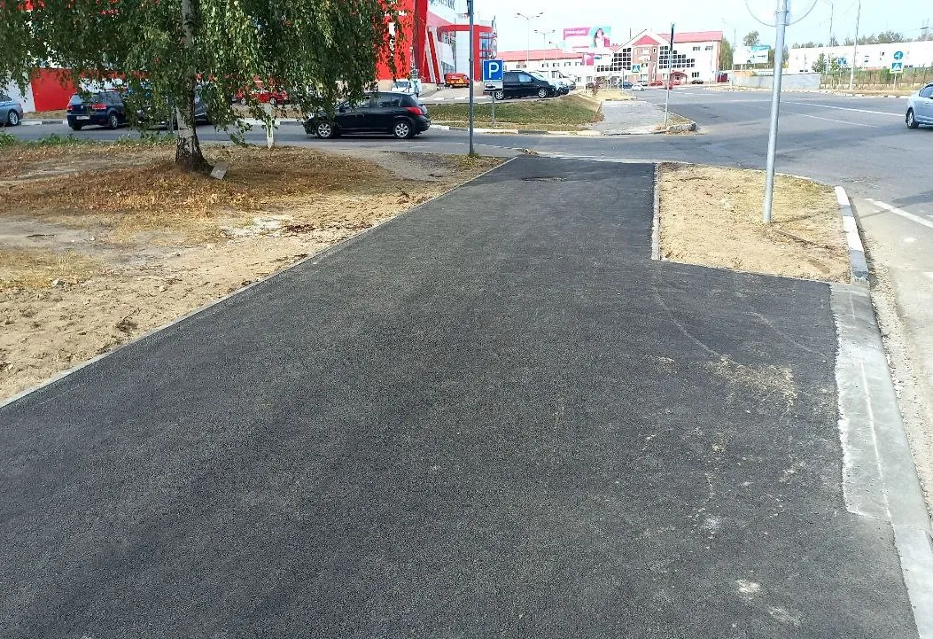 Фото: REGIONS/Олег Книжник. На фото: так теперь выглядит тротуар у&nbsp;«Эльграда»