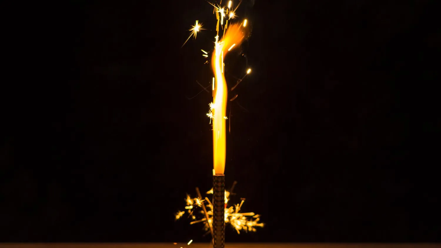 МЧС России предупреждает: пиротехнические изделия представляют собой источник повышенной опасности