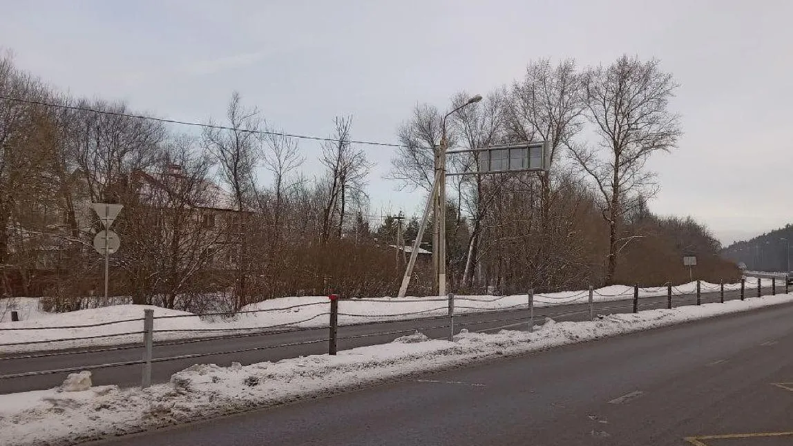 Подмосковные дорожные службы восстановили ограждения в трех  городских округах