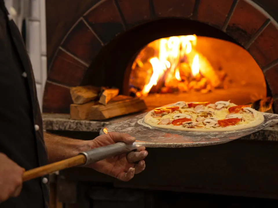 Пицца в печи.&nbsp;Фото: freepik.com