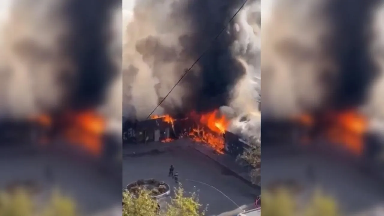 Нежилое здание загорелось на Центральной улице в Химках