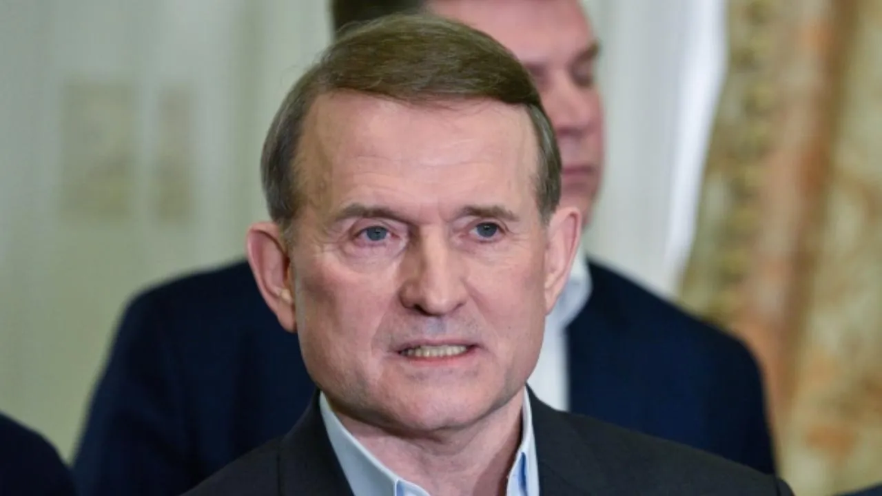 Украинский оппозиционер назвал чистейшим фарсом военную риторику Зеленского