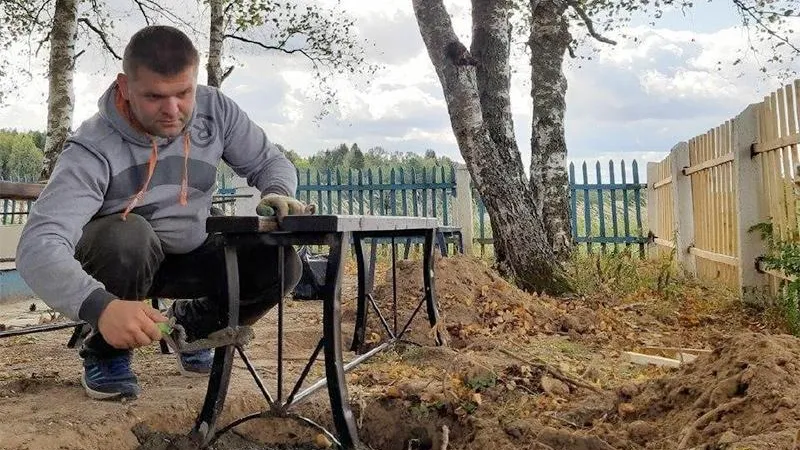 Житель Долгопрудного в одиночку восстанавливает православную церковь в своей родной деревне