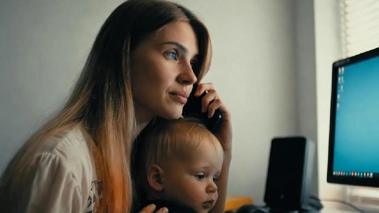 Россиянки досрочно выходят из декрета из-за страха быть уволенными