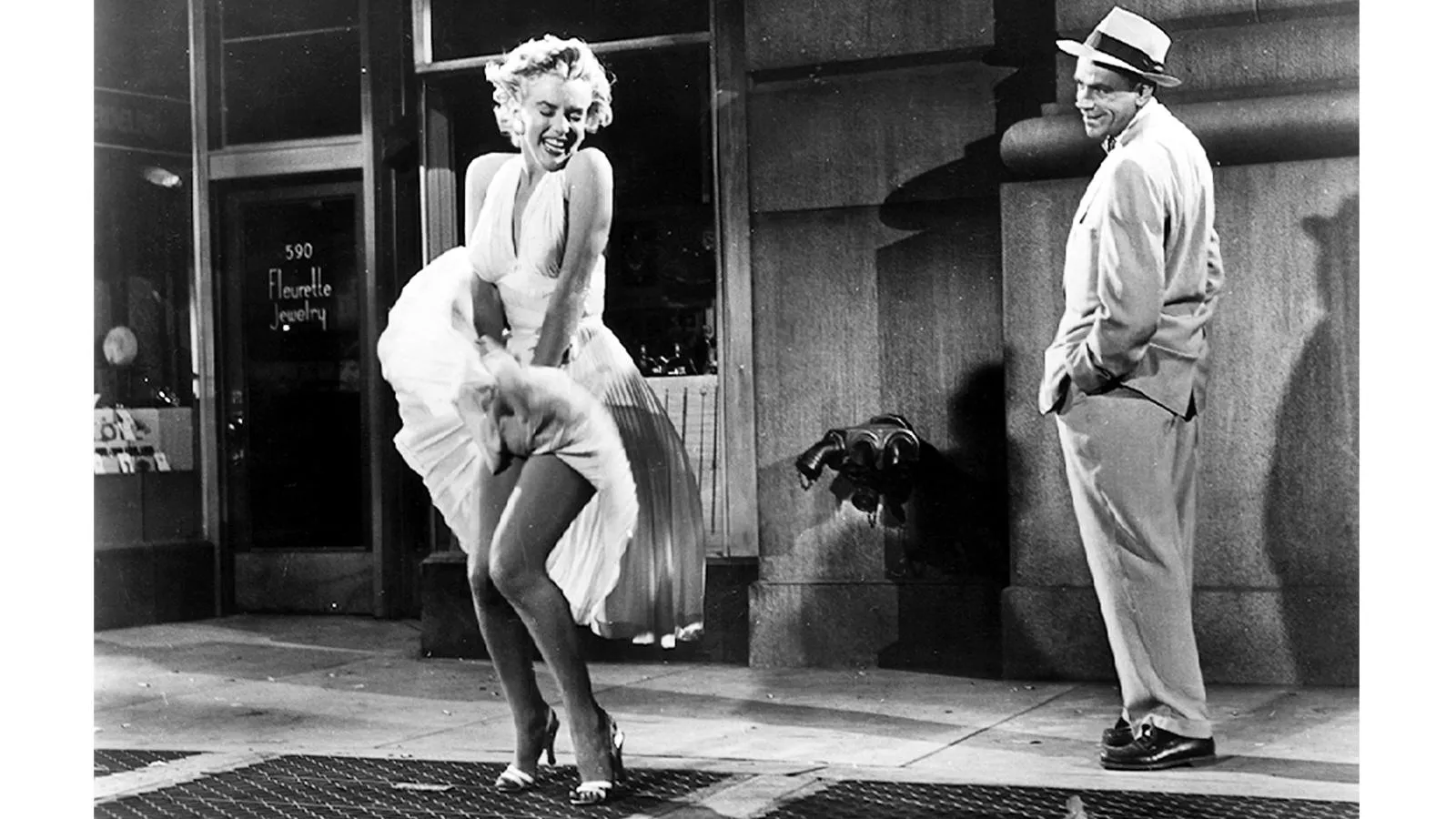 Мэрилин Монро и Том Юэлл в фильме «Зуд седьмого года». Supplied by FilmStills.net