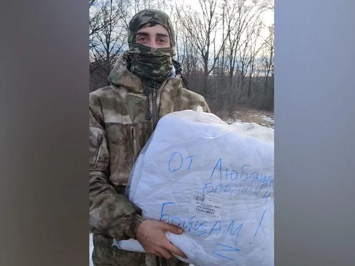 Белое пуховое одеяло передала солдатам в окопы любящая бабушка из Москвы