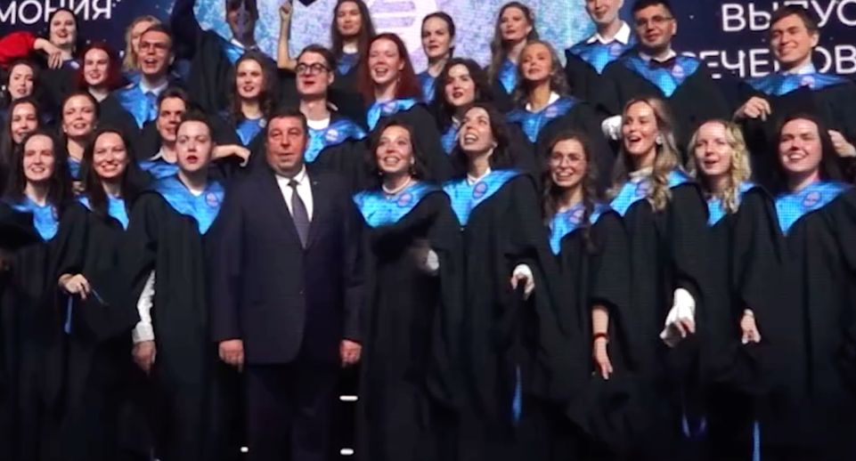 Сеченовский университет выпустил тысячу человек с отличием в 2025 году