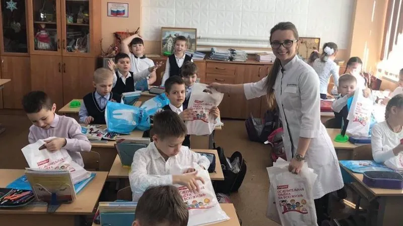 Не отходя от класса: проект «Школьная стоматология» детям лечит зубы, а родителям экономит время 