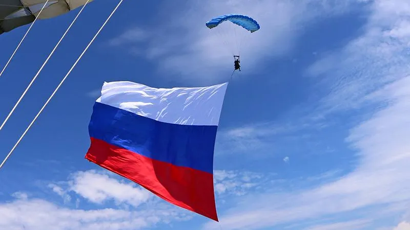 Московская область отправляла триколор в воду, небо и в космос