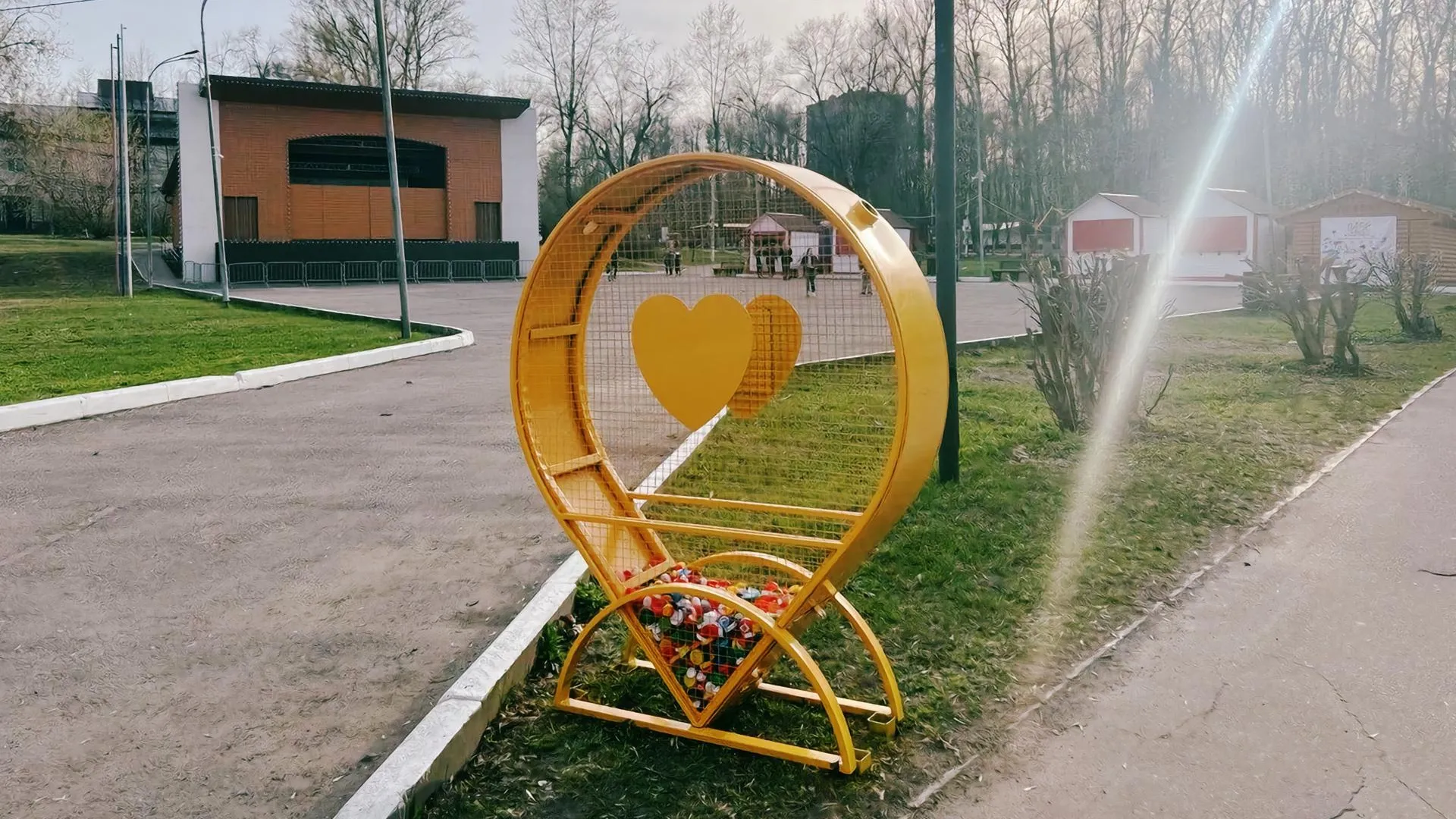 В Центральный парк Щелково вернули контейнер для пластиковых крышек