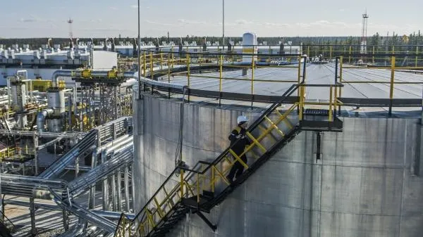 Эксперт: цена на нефть будет постоянно колебаться