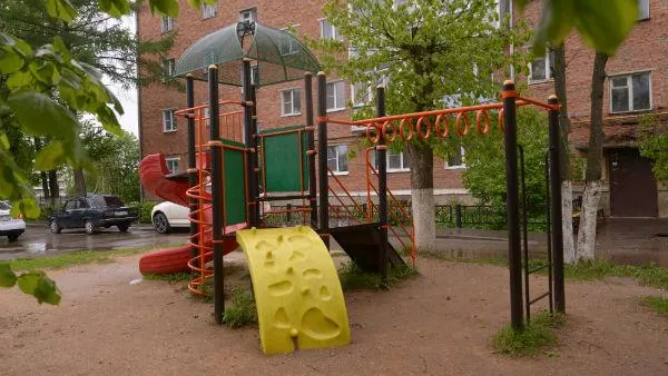 Детскую площадку в рамках программы губернатора установят в Рошале