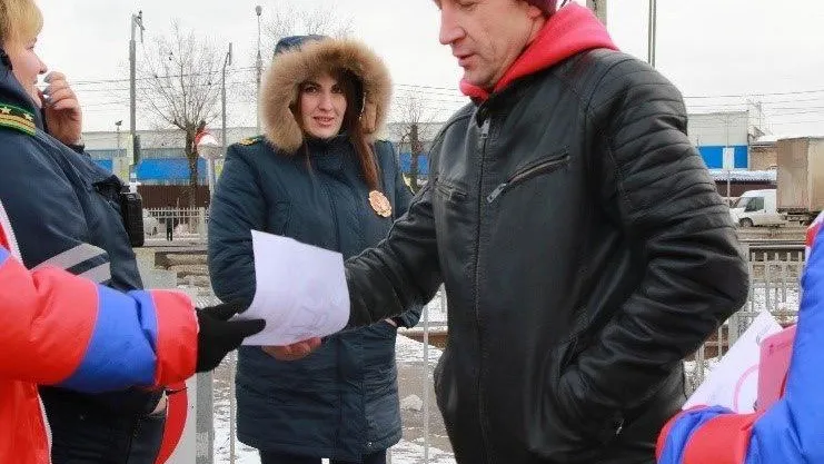 Вблизи железной дороги волонтеры провели предупреждающий рейд