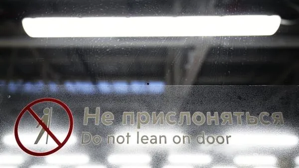 Турэксперт Барзыкин прокомментировал отказ от надписей на английском языке в общественном транспорте