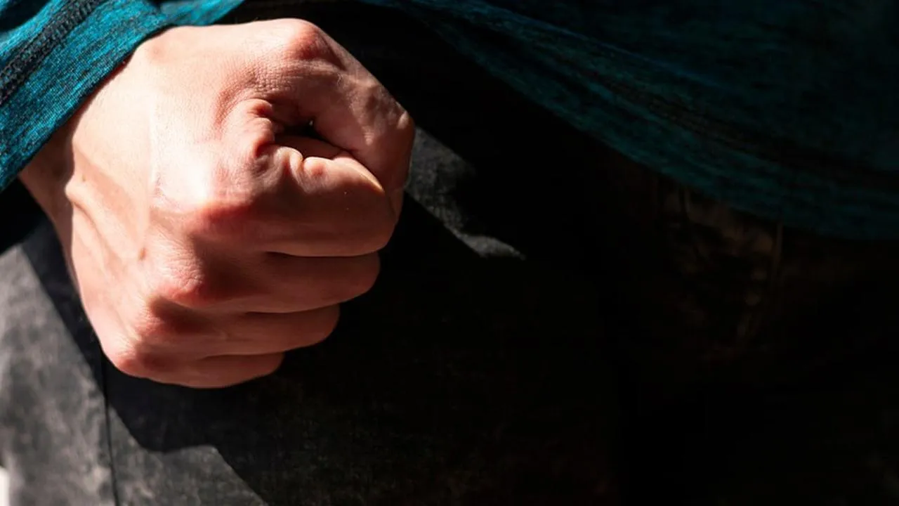 Чистота любой ценой: муж-боксер сломал жене нос за невымытую до блеска раковину